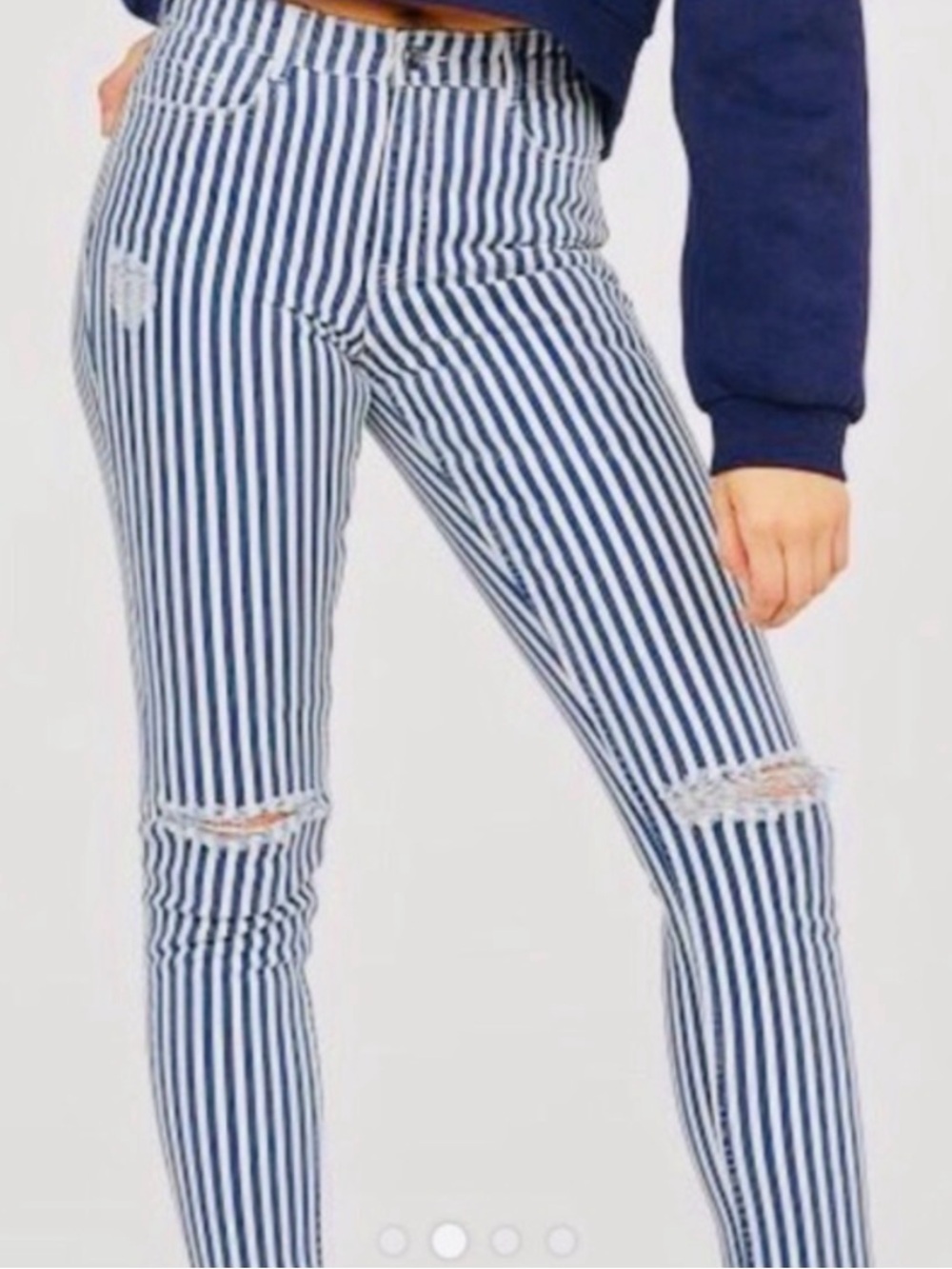 H&M Divided Striped Knee Slit Cutoff Hem Distressed Cotton Skinny Jeans. 6.